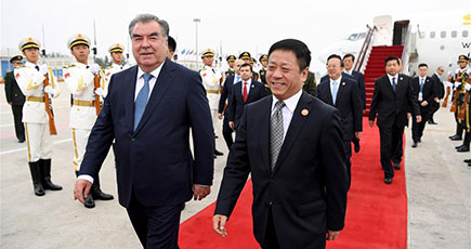 【ＳＣＯ青島サミット】タジキスタンのラフモン大統領が青島到着