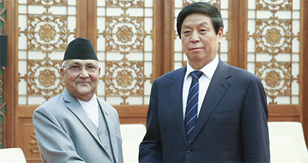 栗戦書氏、ネパールのオリ首相と会見
