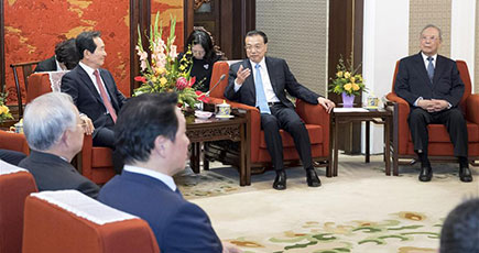 李克強総理、韓国の元政府高官・企業代表らと会見