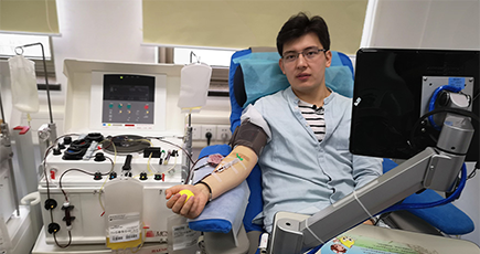 カザフスタンの「パンダ兄さん」が献血で示した「中国の情」