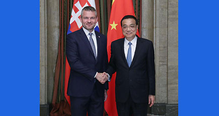 李克強総理、スロバキアのペレグリニ首相と会見