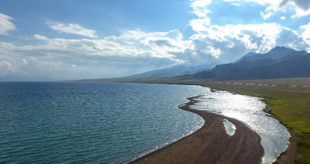 観光シーズンを迎える美しい新疆