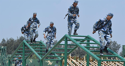 「上陸作戦」第１ステージ、中国勢トップ３独占　国際軍事競技大会