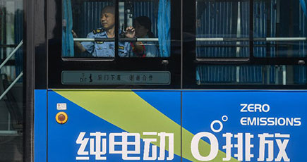 排出ゼロ実現　２千台の電気バス運行　浙江省杭州市