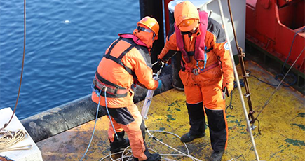中国北極科学調査隊、アンカーブイを回収·設置