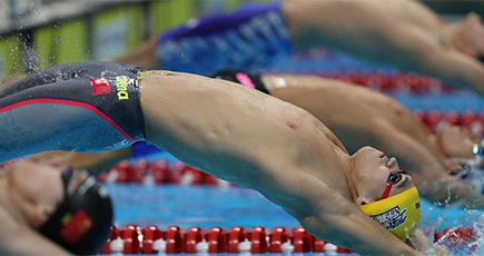 第１８回アジア大会　中国の徐嘉余、競泳男子１００ｍ背泳ぎで優勝