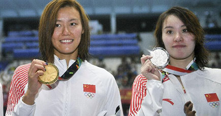 第１８回アジア大会　競泳女子５０ｍ背泳ぎ表彰式