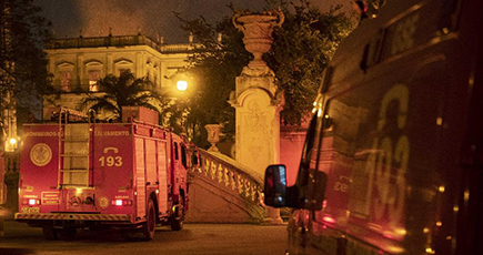 ブラジル国立博物館で大火災　全ての収蔵品焼失か