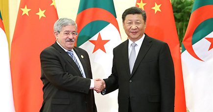 習近平主席、アルジェリアのウーヤヒア首相と会見