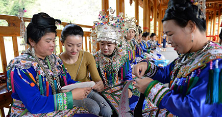 トン族の伝統文化が観光客を魅了　貴州省榕江県