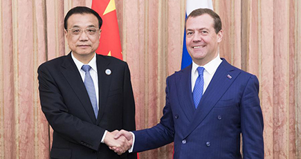 李克強総理、ロシアのメドベージェフ首相と会見