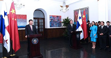 習近平主席、パナマ大統領と共に両国の企業家代表と会見