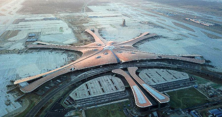 「鳳凰の羽ばたき」北京大興国際空港　建設が急ピッチで進行中