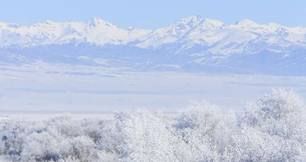 一面の氷雪が織りなす秘境の絶景　新疆モンゴルキュレ