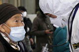 福島県の周辺住民：放射線検査を受ける