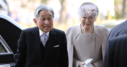 日本政府、天皇在位３０年祝う記念式典