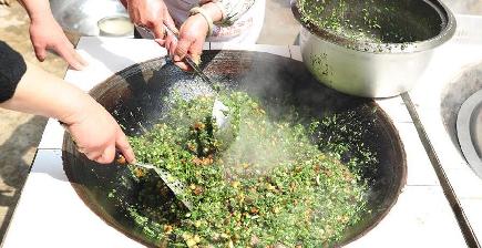 春に「社飯」の香り漂うトン族の里　貴州省玉屏県