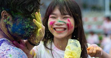 マカオで「色の祭典」ホーリー祭を楽しむ