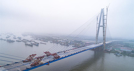 武漢青山長江大橋の接合工事が完了