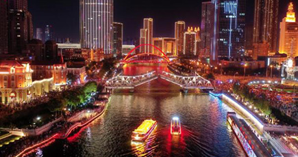 夜景に映える開閉橋、市民らを魅了　天津市