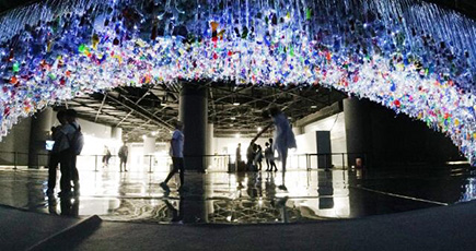 プラごみで芸術作品　環境保護訴える　上海