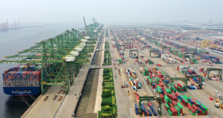 世界上位のコンテナ取扱量誇る　天津港
