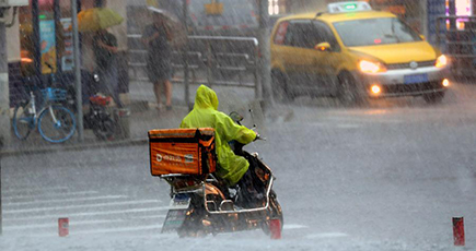 上海、台風９号接近で「豪雨オレンジ警報」