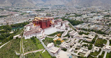 空から見たラサ　チベット自治区
