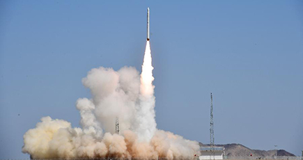 中国の「捷竜１号」ロケット、衛星３基の同時打ち上げに成功