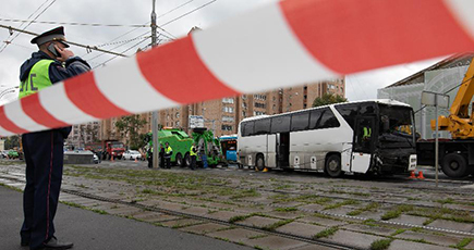 中国人観光客を乗せたバスがモスクワで事故　１０人軽傷