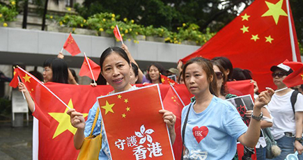 米国の香港問題への干渉を非難　香港市民によるデモ