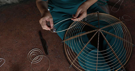 ベトナム伝統の編み笠、ノンラー作り