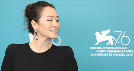 映画「サタデー・フィクション」　俳優らがフォトコールに登場　ベネチア映画祭