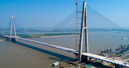 最大幅を更新　武漢・青山長江大橋の本体工事がおおむね完了