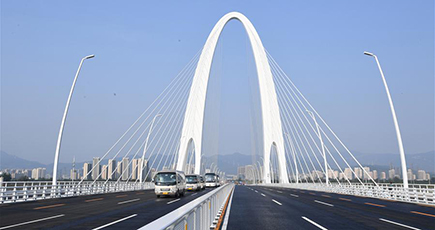 新首鋼大橋が開通　北京の新たなランドマークに