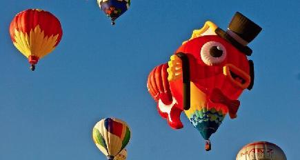 世界的な気球の祭典が開幕　米アルバカーキ