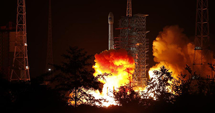 中国、北斗ナビの４９基目衛星打ち上げ成功