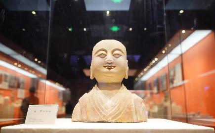 仏教芸術の宝庫、響堂山石窟を訪ねて