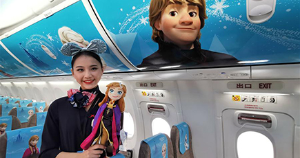 「アナと雪の女王２」の特別塗装機お披露目　中国公開に合わせ