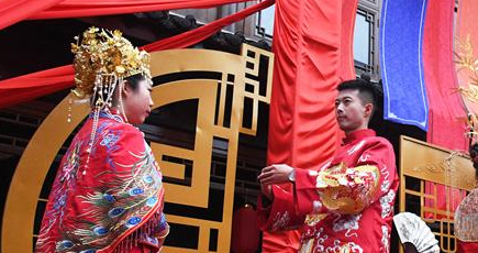 即墨古城で伝統的な結婚式　山東省青島市