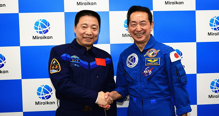 中日両国の宇宙飛行士、楊利偉氏と毛利衛氏が東京で対談