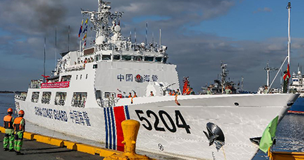 中国海警艦艇、初のフィリピン訪問