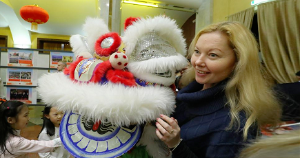 中国文化の魅力がいっぱい　「歓楽春節」ベラルーシで開催