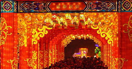 灯りが織りなすファンタジー　自貢国際恐竜ランタンフェスティバル開幕　四川省