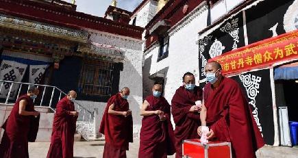 チベット自治区の僧侶ら、新型コロナウイルス感染地域への祈りと寄付