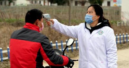 新型肺炎と戦う村の医者夫婦　安徽省