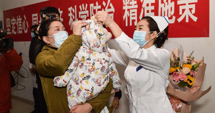 新型コロナウイルス肺炎に感染した生後９カ月の女児が退院
