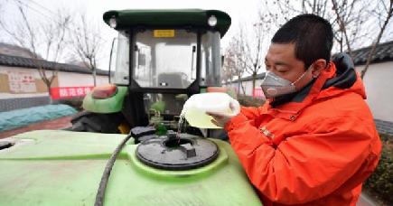 農村の感染対策に改造した農業機械が活躍　河北省