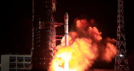 中国、新技術試験衛星４基の打ち上げに成功