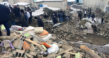 トルコ・イラン国境付近で地震　少なくとも９人死亡